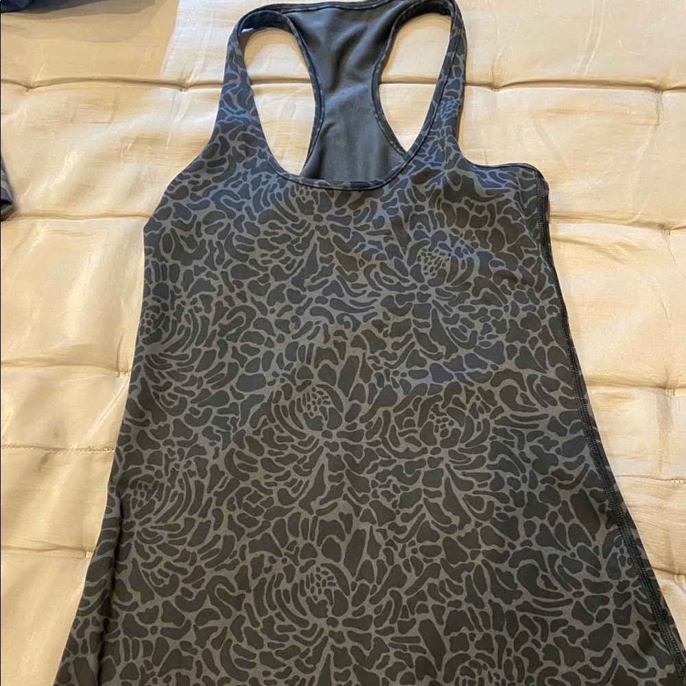Lululemon tank size 4